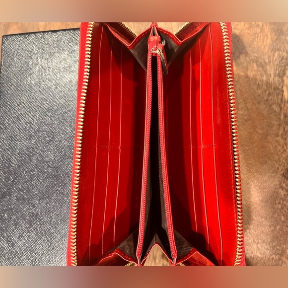 Gucci GG Microguccissima Red Leather Zip Around Long Wallet - Picture 7 of 15